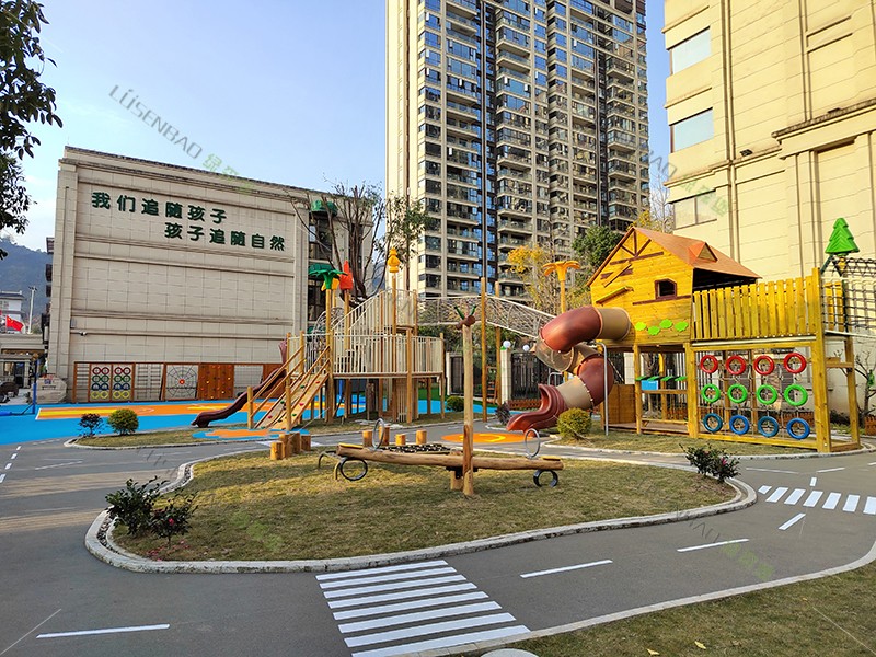 戶外兒童木質組合滑梯案例 3.jpg 戶外兒童木質組合滑梯案例 3.jpg