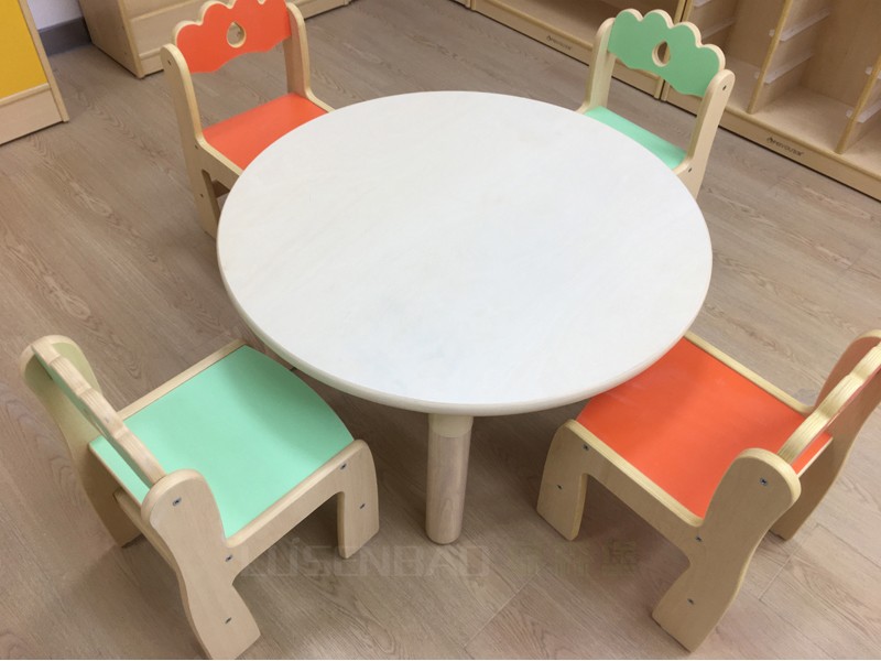 幼兒園家具全屋定制樺木兒童圓桌.jpg 幼兒園家具全屋定制樺木兒童圓桌.jpg