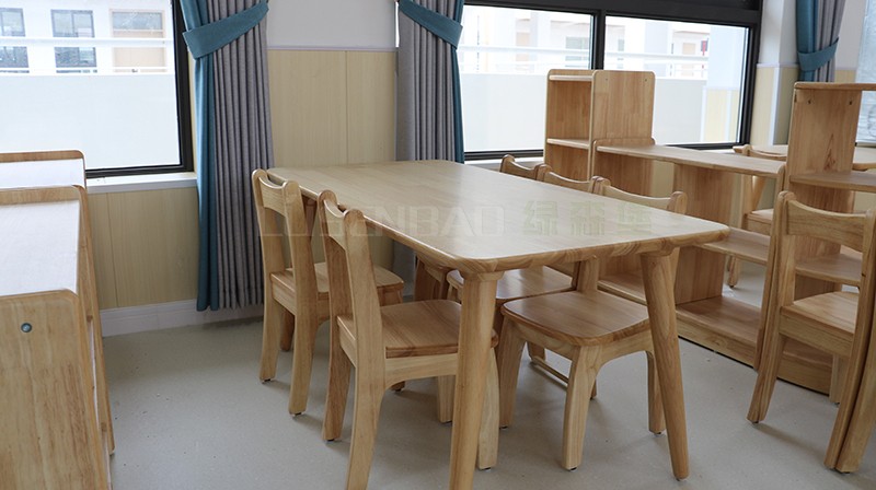 幼兒園家具實(shí)木桌椅 10.jpg 幼兒園家具實(shí)木桌椅 10.jpg